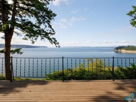 Waterfront Retreat Oak Harbor